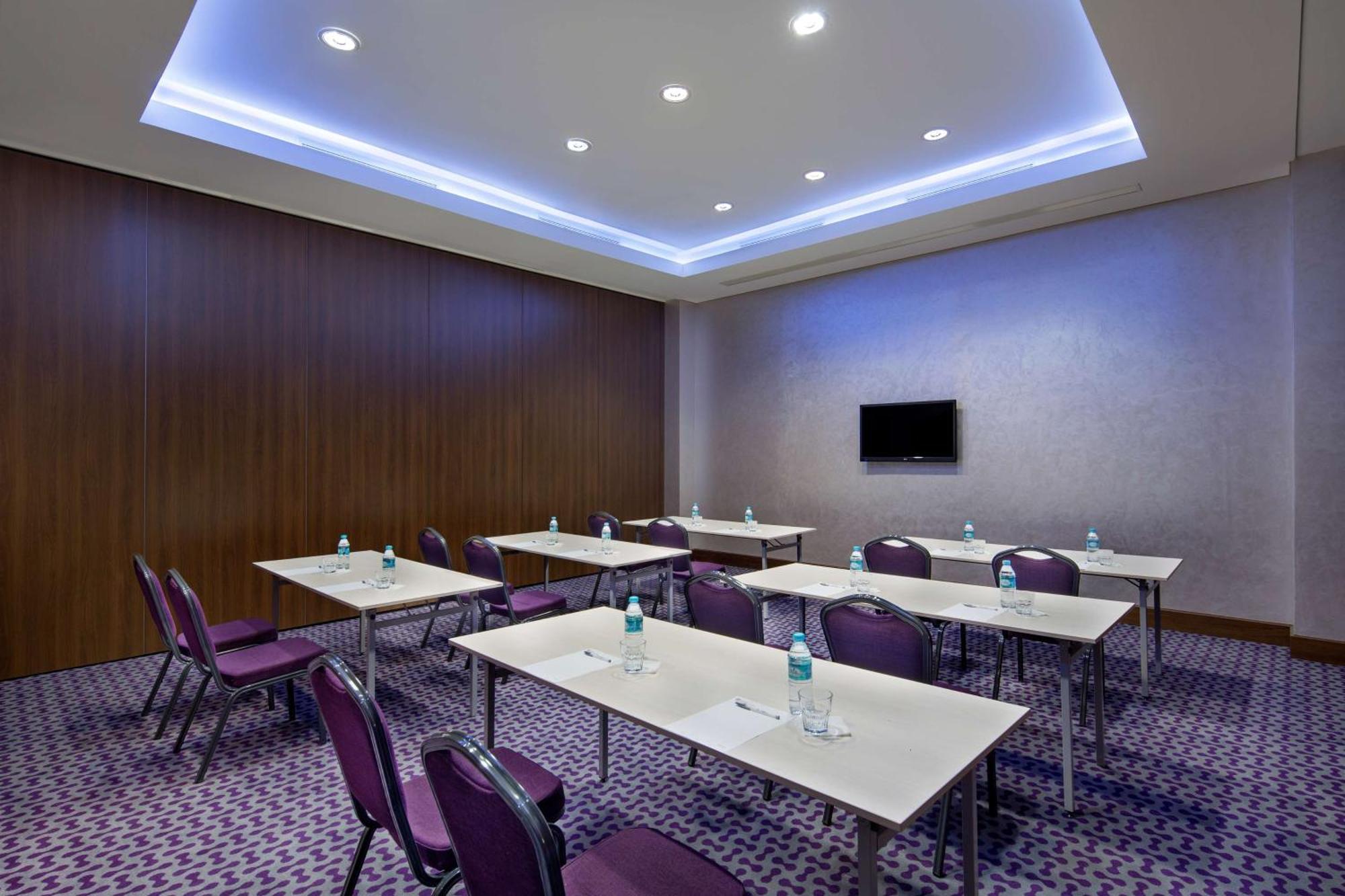 Hampton By Hilton Istanbul Kayasehir Hotel Exterior foto